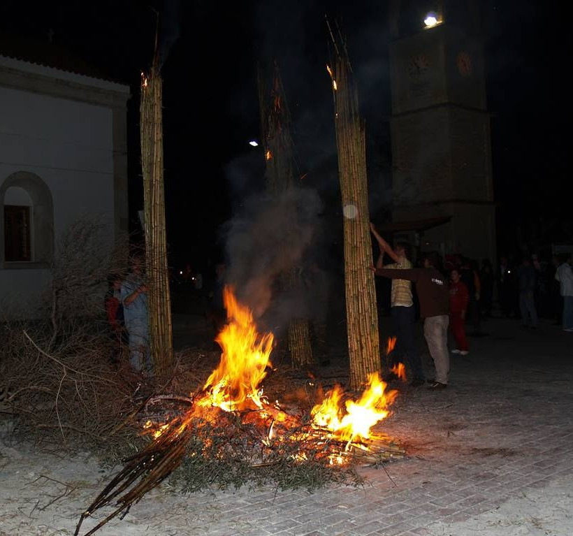Πάσχα 2016: Με λαμπάδες 6 μέτρων θα γιορτάσουν τη Μ. Παρασκευή στην Αργυρούπολη! (pics)