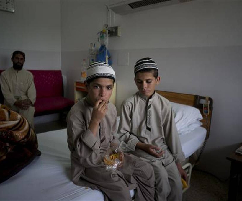 Απίστευτο: Τη μέρα είναι δυο φυσιολογικά παιδιά, το βράδυ όμως…(pics)