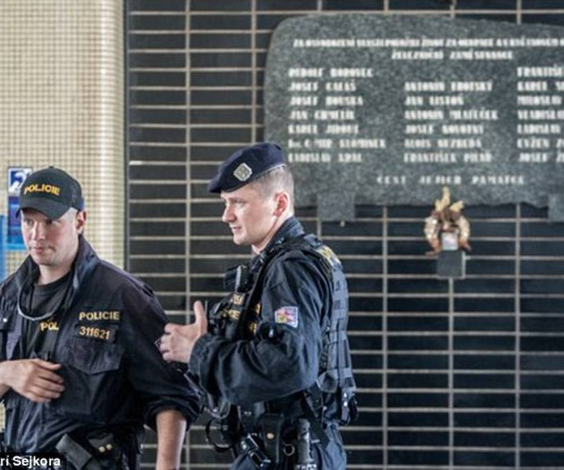 Συναγερμός στην Τσεχία – Απειλητικά τηλεφωνήματα για τοποθέτηση 10 βομβών!