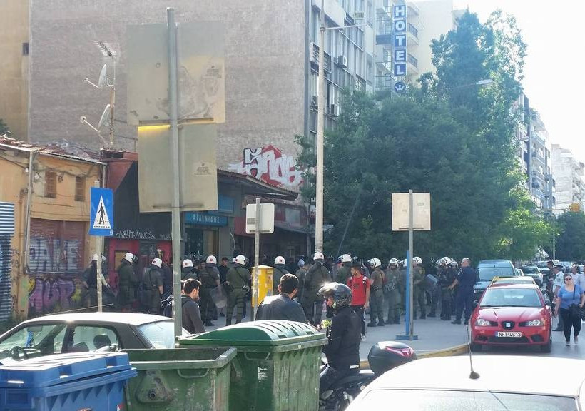 Τώρα - Χάος στη Θεσσαλονίκη: Αντιεξουσιαστές «εναντίον» ακροδεξιών - Έτοιμη για επέμβαση η ΕΛ.ΑΣ