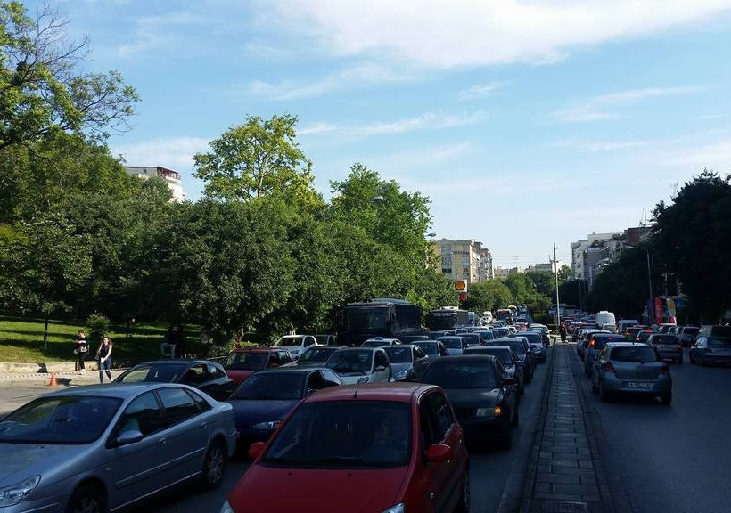 Τώρα - Χάος στη Θεσσαλονίκη: Αντιεξουσιαστές «εναντίον» ακροδεξιών - Έτοιμη για επέμβαση η ΕΛ.ΑΣ