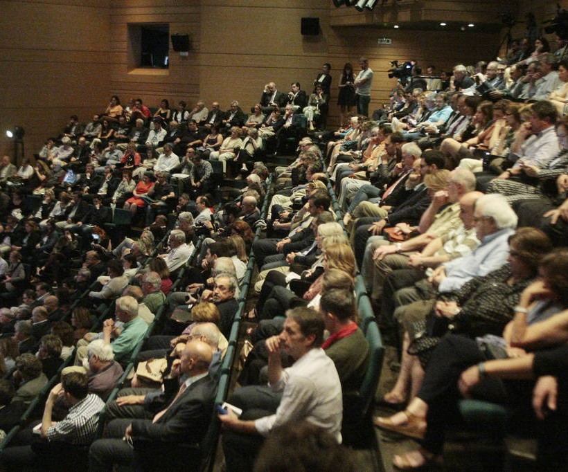 Ποιοι και γιατί «ξεπλένουν» τον Γιώργο Παπακωνσταντίνου
