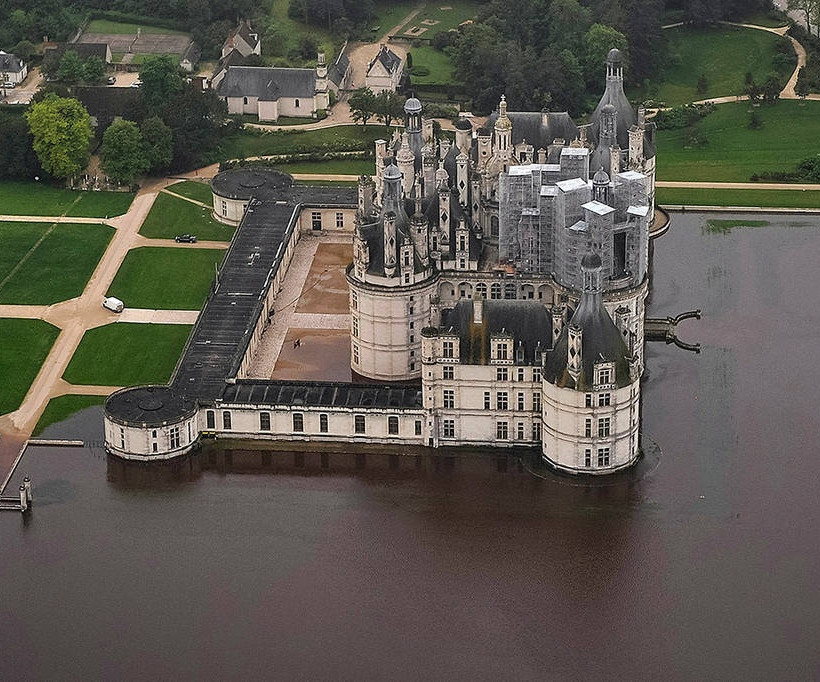 «Βουλιάζει» από τις πλημμύρες το Παρίσι - Σε υψηλό 34 ετών η στάθμη του Σηκουάνα (Pics & Vids)