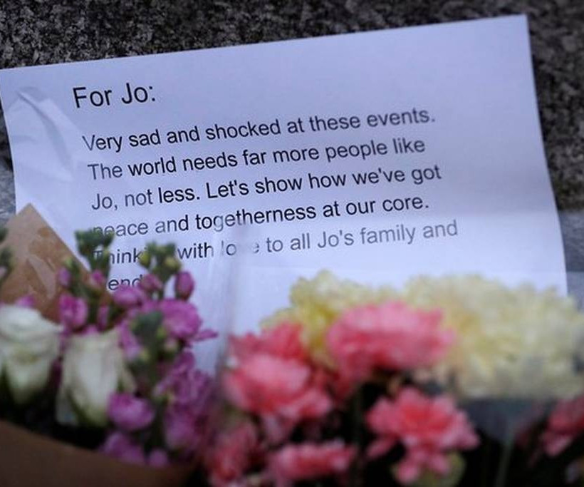 Στη σκιά του Brexit: Η πολιτική δολοφονία Τζο Κοξ που σόκαρε τη Βρετανία 