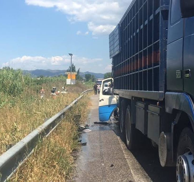 Εικόνες χάους: Τροχαίο με 12 τραυματίες στην ΕΟ Αντιρρίου- Ιωαννίνων - Χαροπαλεύει ένα άτομο (pics)