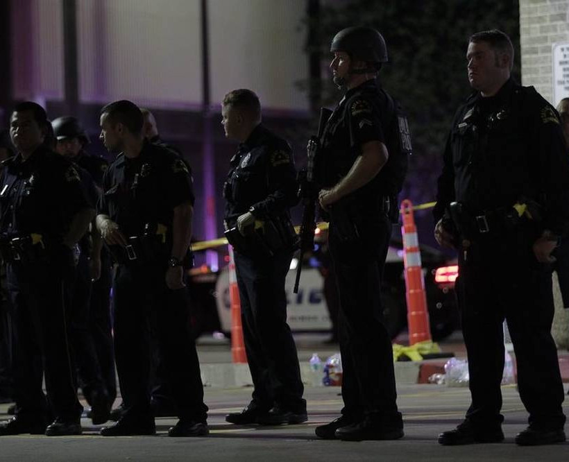 Μακελειό Ντάλας: Έτσι στήθηκε η ενέδρα θανάτου που στοίχισε τη ζωή σε πέντε αστυνομικούς