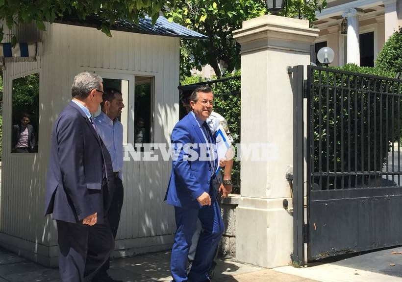 Σε εξέλιξη η συνάντηση Τσίπρα – Νικολόπουλου για τον εκλογικό νόμο (pics)