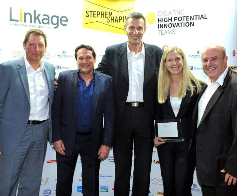 Το Management Team της Linkage Greece (Δ. Παπανικητόπουλος, Α. Μυρόπουλος, Στ. Τσαπραλής) με τον Stephen Shapiro και την Leader of the Year by Linkage, Μυρτώ Παπαθανου) 
