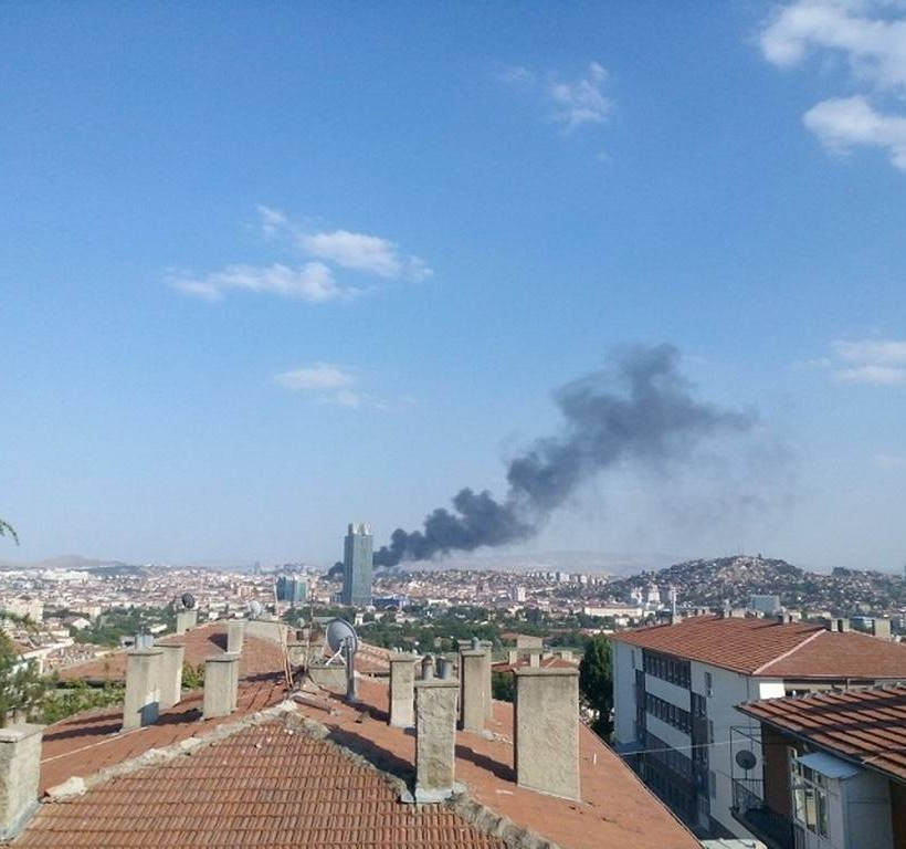 Συναγερμός στην Άγκυρα έπειτα από πυρκαγιά σε κτήριο (video+photos)