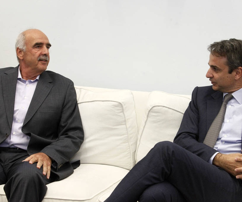 Τετ-α-τετ Μητσοτάκη - Μεϊμαράκη στη Βουλή