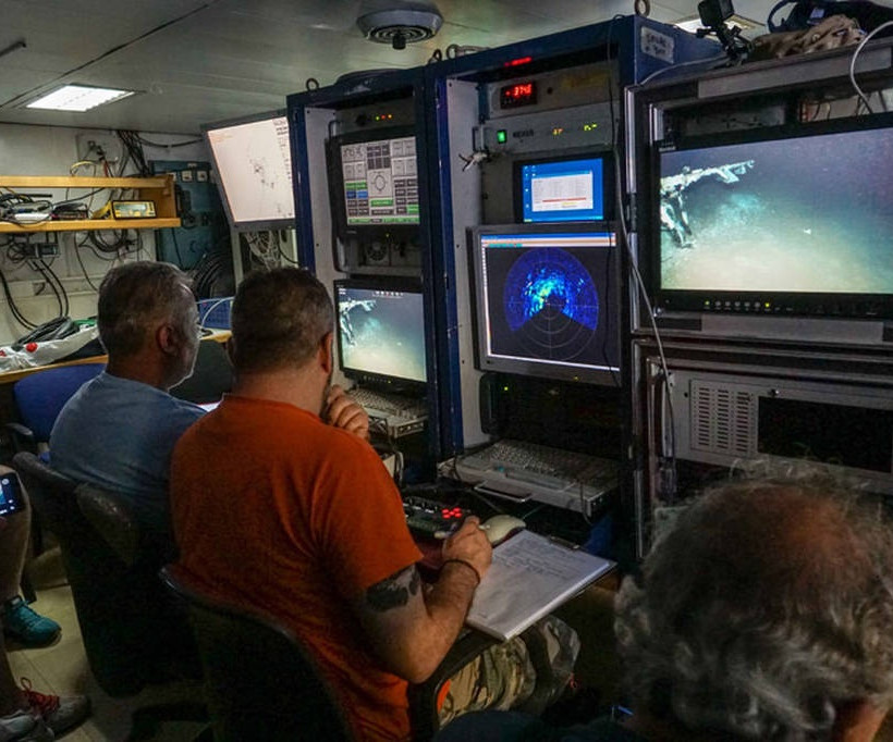 Εντυπωσιακά πλάνα από την ανέλκυση ενός F-16 από τον βυθό της Κρήτης (vid+pics)