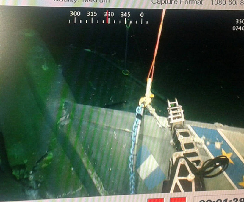 Εντυπωσιακά πλάνα από την ανέλκυση ενός F-16 από τον βυθό της Κρήτης (vid+pics)