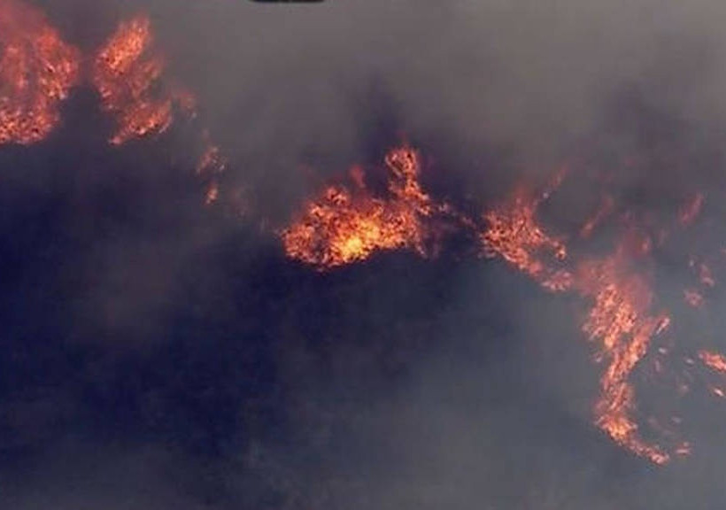 ΗΠΑ: Ανεξέλεγκτη μαίνεται πυρκαγιά βορειοδυτικά του Λος Άντζελες (pics)