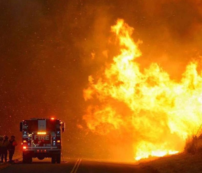 ΗΠΑ: Ανεξέλεγκτη μαίνεται πυρκαγιά βορειοδυτικά του Λος Άντζελες (pics)