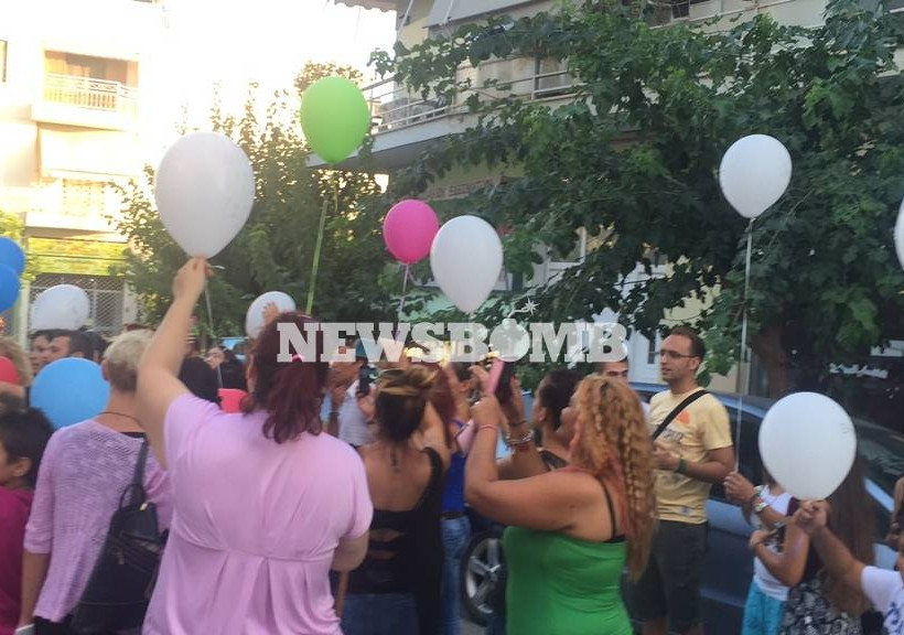 Πλήθος κόσμου στο μαγαζί της οικογένειας Παντελίδη για την ονομαστική εορτή του Παντελή