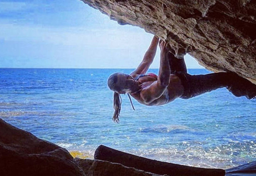 Απίστευτο: Αστυνομικίνα με μπικίνι συλλαμβάνει κλέφτη (photos)