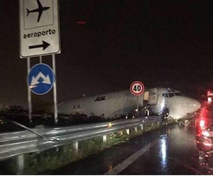 Τρόμος στην Ιταλία: Είδαν το αεροπλάνο να προσγειώνεται σε... (pics)