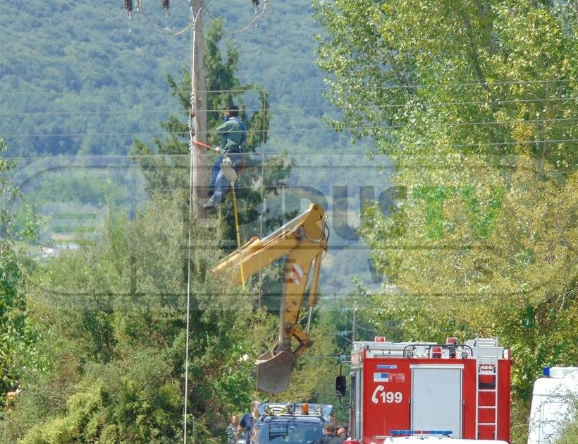 Τραγικός θάνατος για χειριστή τσάπας στα Ιωάννινα: Τον διαπέρασαν 20.000 Volt
