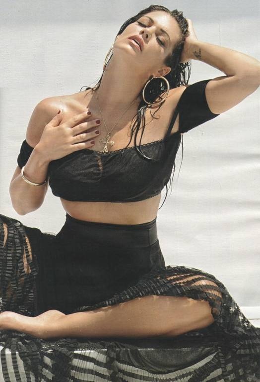 Τόπλες η Μαρία Κορινθίου στην πιο σέξι φωτογράφιση που έκανε ποτέ 