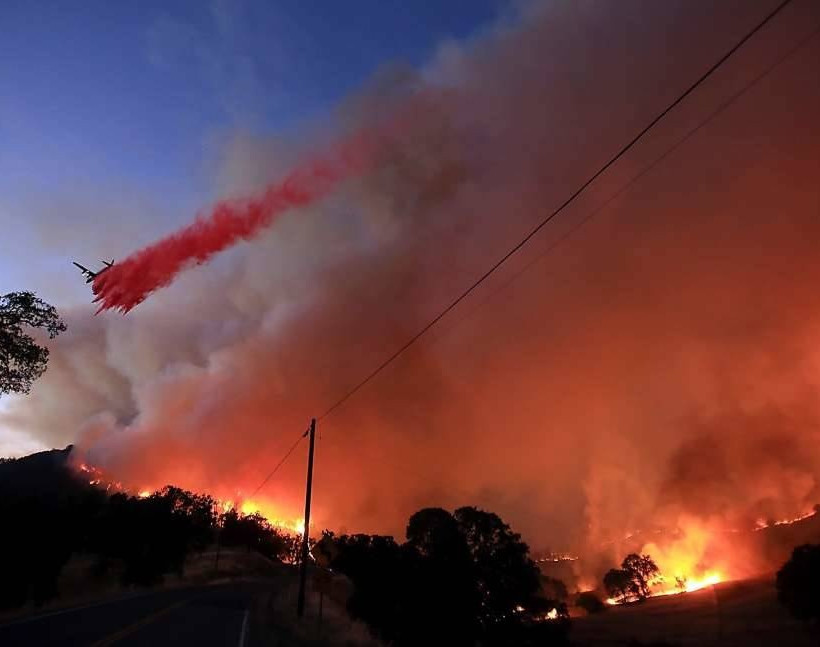 ΗΠΑ: Σε πύρινο κλοιό η Καλιφόρνια - Έκλεισε ο πύργος του θρυλικού Χιρστ (pics)