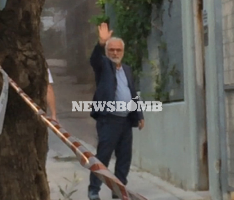 Τηλεοπτικές άδειες: Έτσι έφτασαν οι εκπρόσωποι των υποψηφίων «γαμπρών»