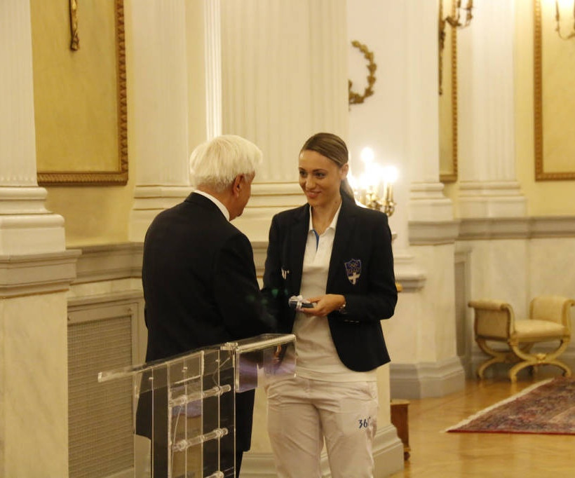 Στον Πρόεδρο της Δημοκρατίας η Αννα Κορακάκη (pics + vid)