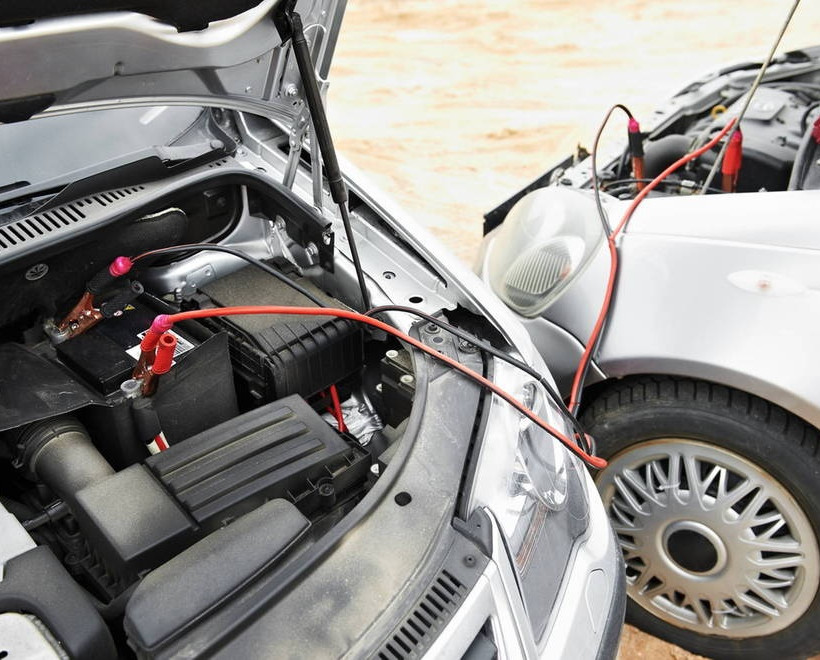 Τι μπορείτε να κάνετε αν το αυτοκίνητό σας μείνει από μπαταρία 