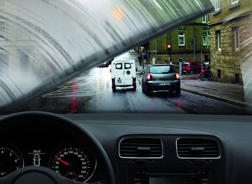 Πώς πρέπει να οδηγώ όταν βρέχει…