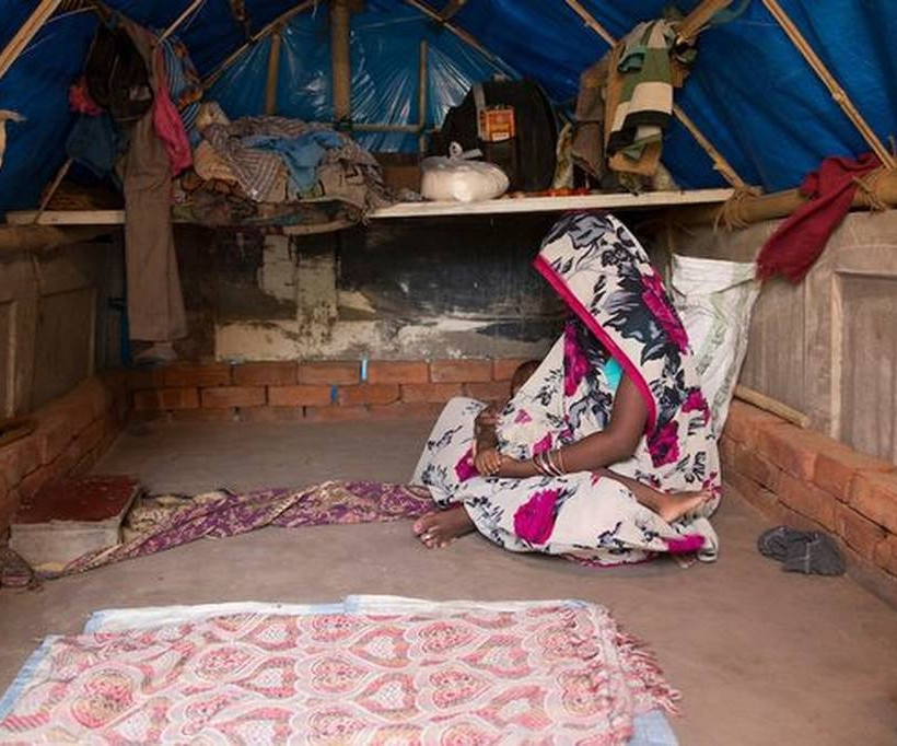 Η απόλυτη φρίκη: Κτήνος άρπαξε βρέφος από την αγκαλιά της μητέρας του και το βίαζε επί ώρες! (pics)