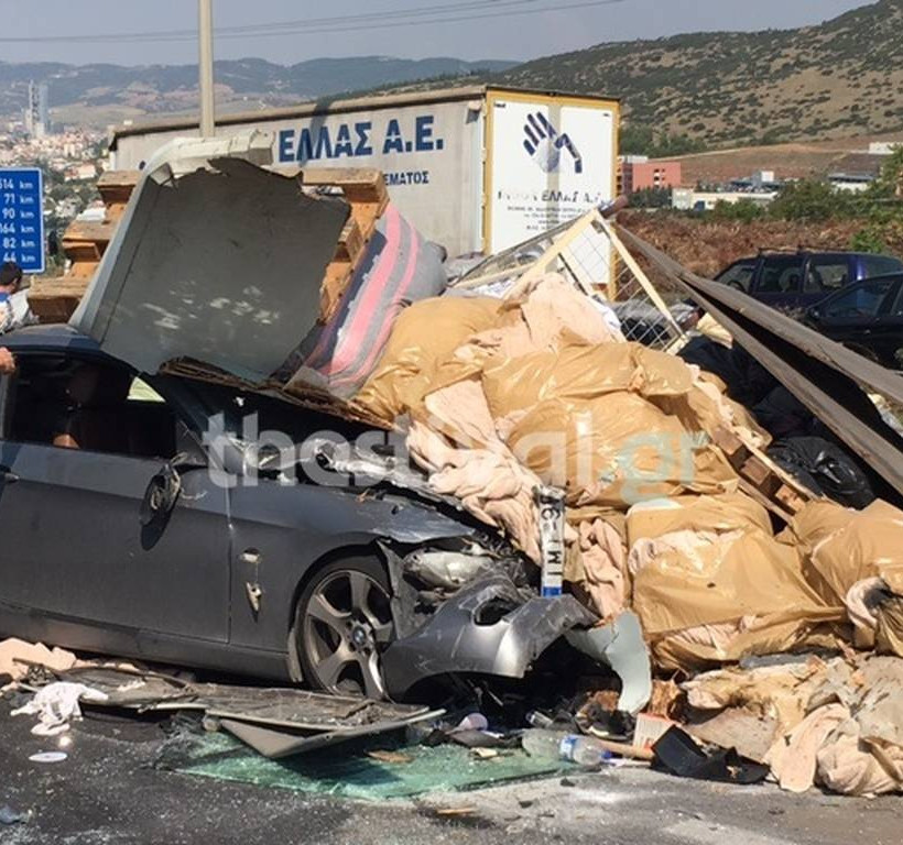 Έκτακτο: Τροχαίο με νταλίκα στη Θεσσαλονίκη - Ένας νεκρός, πέντε τραυματίες 