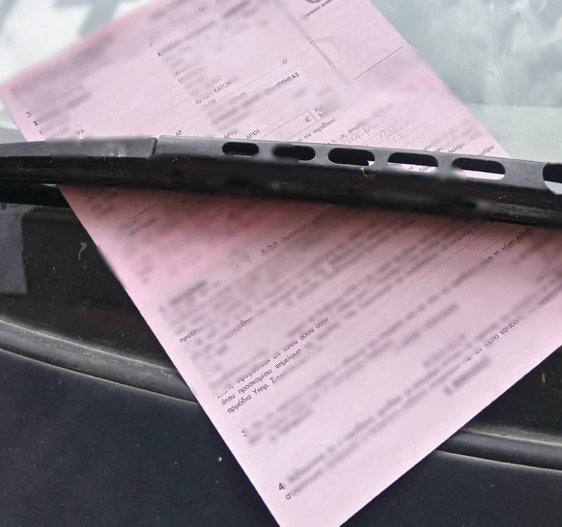 Απίστευτο! Στην Αλεξανδρούπολη τροχονόμος έκοψε κλήση σε… ανακριτικό της Τροχαίας (photos)