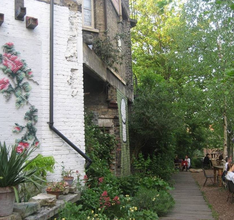 Για μάθημα σταυροβελονιάς στη Μαδρίτη