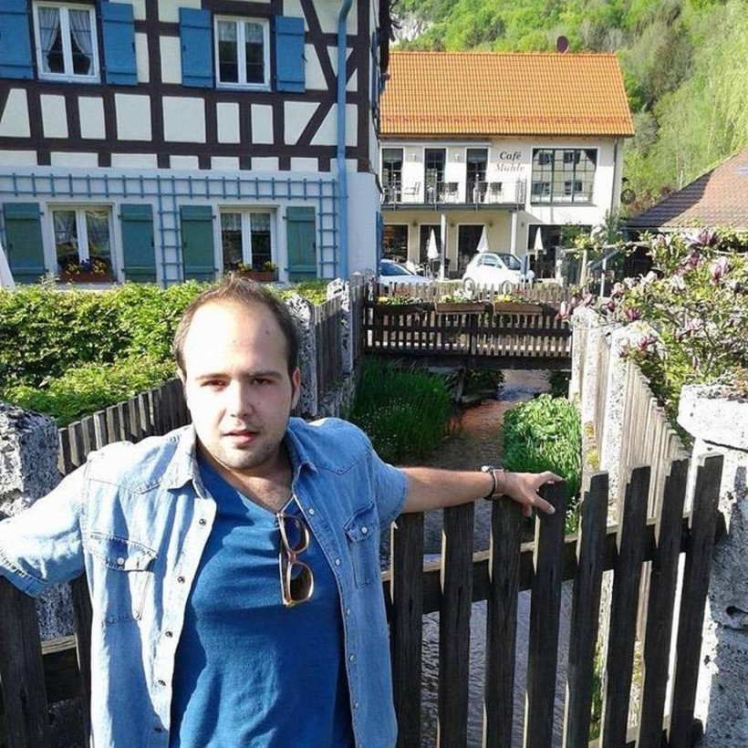 Θα τρίβετε τα μάτια σας: Δεν φαντάζεστε πώς είναι σήμερα ο Πέτρος Μπαλαφούτης από την «Πολυκατοικία»