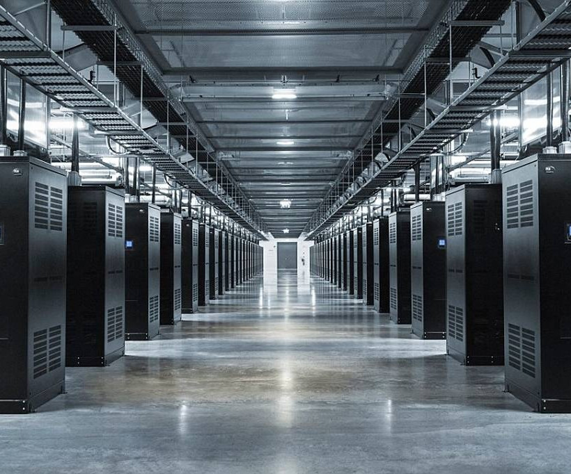Δείτε το απίστευτο εσωτερικό ενός από τα μεγαλύτερα κέντρα δεδομένων του Facebook