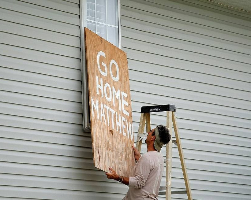 Τυφώνας Μάθιου: Πανικός στις ΗΠΑ - «Αυτός ο τυφώνας θα σας σκοτώσει» προειδοποιούν οι Αρχές (pics) 