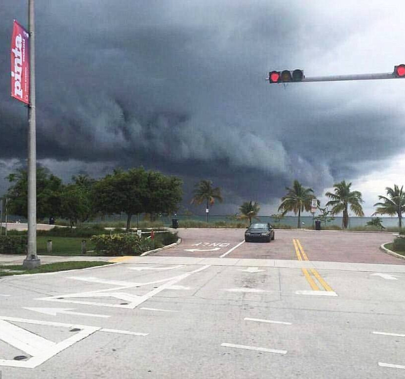 Τυφώνας Μάθιου: Πανικός στις ΗΠΑ - «Αυτός ο τυφώνας θα σας σκοτώσει» προειδοποιούν οι Αρχές (pics) 