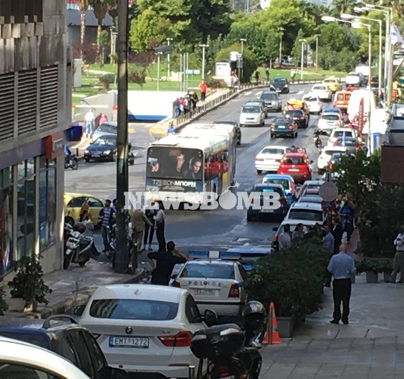 Τηλεφώνημα για βόμβα στα «Παραπολιτικά» - Εκκενώθηκε το κτήριο