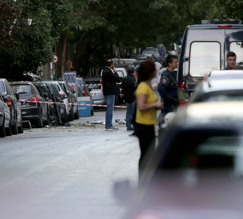 Έκρηξη Ιπποκράτους: Σπασμένες βιτρίνες, διαλυμένα αυτοκίνητα και πανικός (photos)