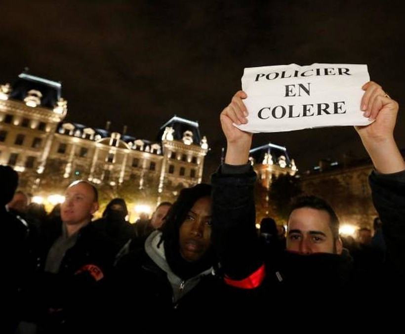 Γαλλία: Για πέμπτη νύχτα στους δρόμους οι αστυνομικοί (pics)