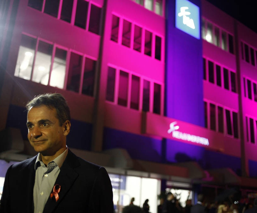 Γιατί το κτήριο της ΝΔ βάφτηκε ροζ; (pics)