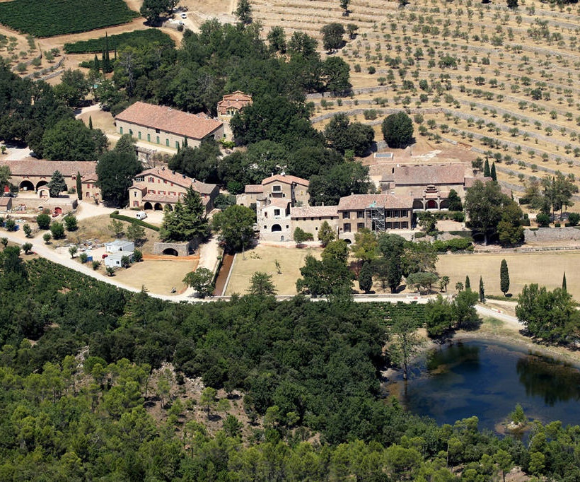 Τζολί - Πιτ: Στο «σφυρί» το κτήμα που παντρεύτηκαν στη Γαλλία (pics)