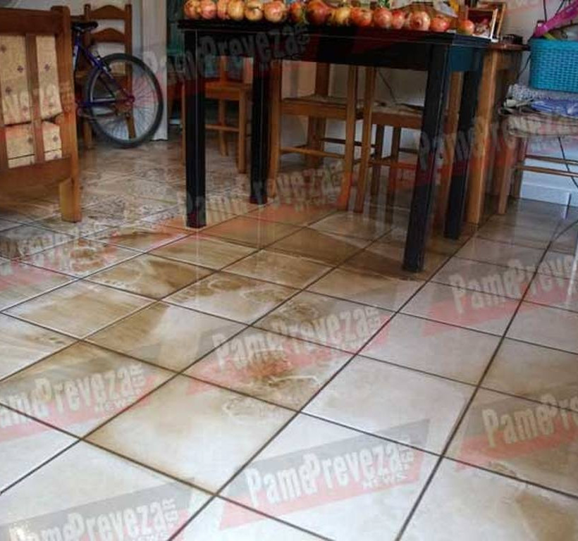 Κακοκαιρία - Πρέβεζα: «Ποτάμια» οι δρόμοι, πλημμύρισαν σπίτια και ξενοδοχεία (pic)