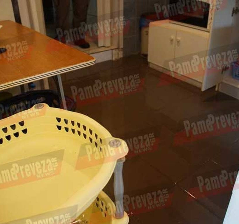 Κακοκαιρία - Πρέβεζα: «Ποτάμια» οι δρόμοι, πλημμύρισαν σπίτια και ξενοδοχεία (pic)