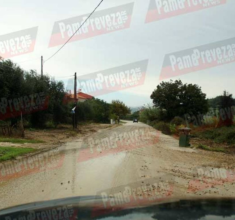 Κακοκαιρία - Πρέβεζα: «Ποτάμια» οι δρόμοι, πλημμύρισαν σπίτια και ξενοδοχεία (pic)