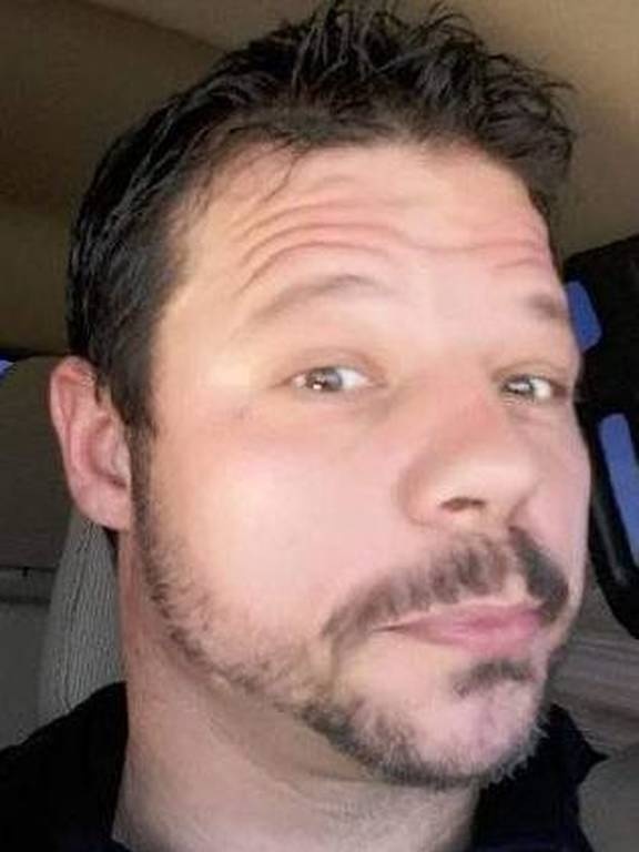 Σοκ! Σκότωσε δύο ανθρώπους, τραυμάτισε δυο αστυνομικούς, έκλεψε περιπολικό και τα ανήρτησε σε βίντεο