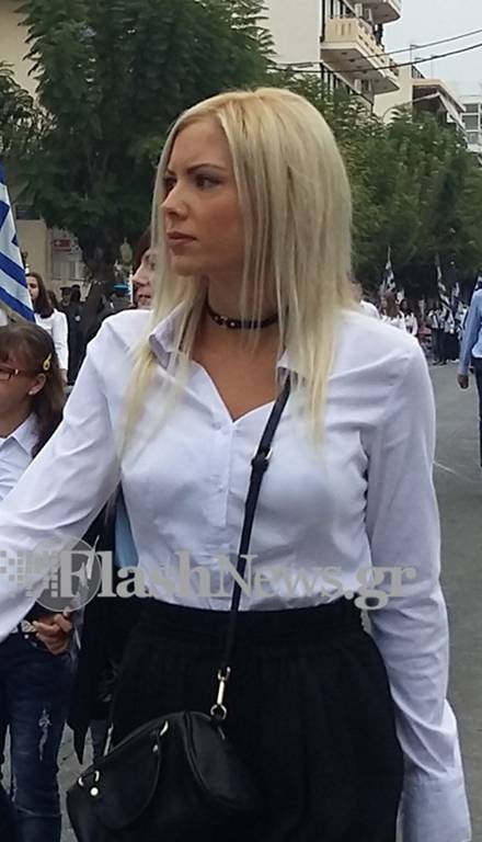 28η Οκτωβρίου: Η συνοδός της παρέλασης που έκλεψε τα βλέμματα στα Χανιά (pics)