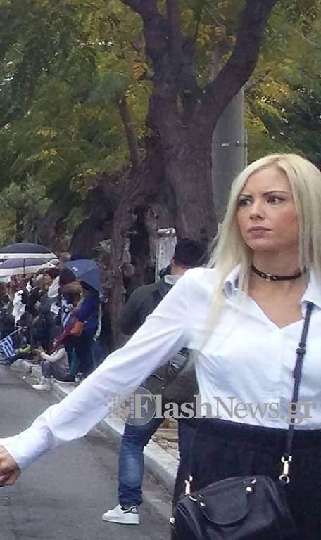 28η Οκτωβρίου: Η συνοδός της παρέλασης που έκλεψε τα βλέμματα στα Χανιά (pics)
