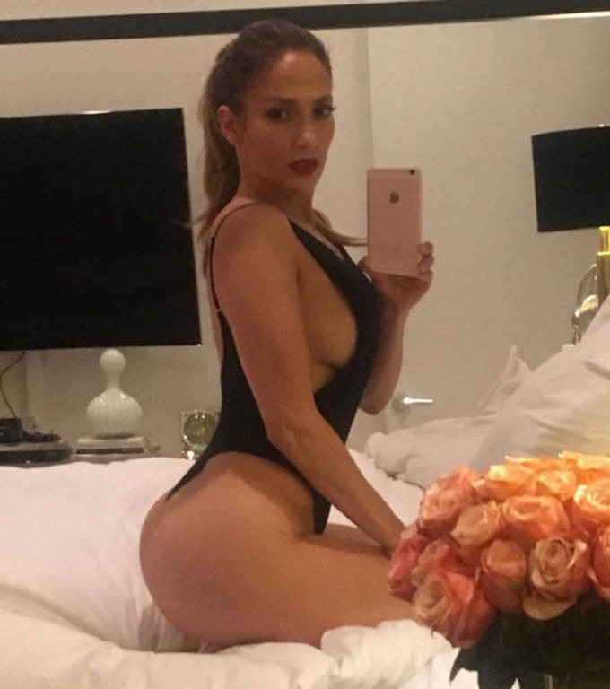 Και sideboob και οπίσθια από την Jennifer Lopez! (photos+video)