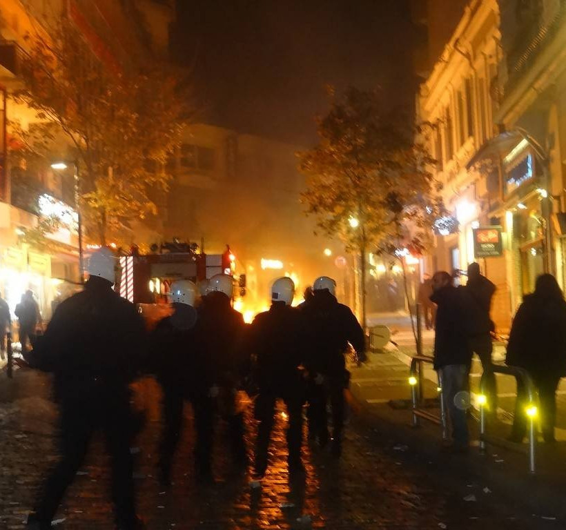 «Πόλεμος» στο κέντρο της Ξάνθης – Ντου αντιεξουσιαστών στα γραφεία της ΧΑ