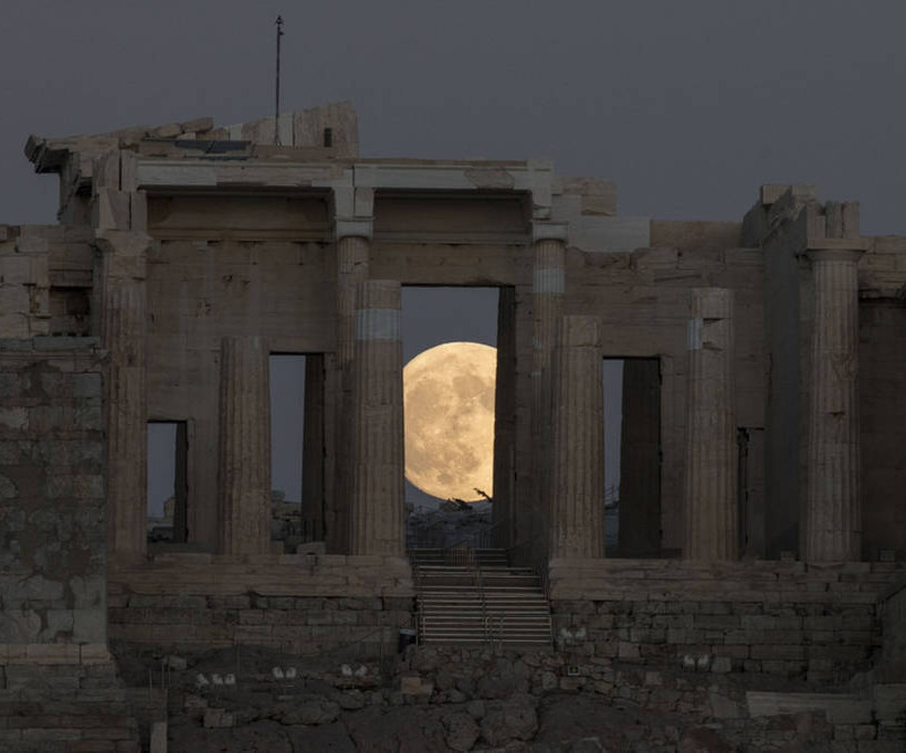 Η Υπερπανσέληνος αγκαλιάζει την Ακρόπολη (pics)